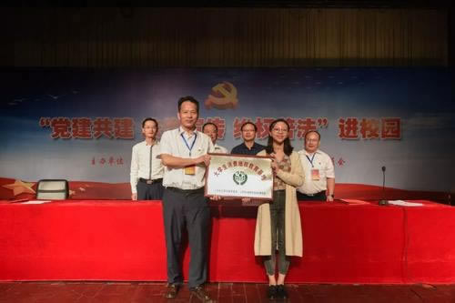在黑平台上被黑，如何快速找到客服？揭秘高效沟通技巧！